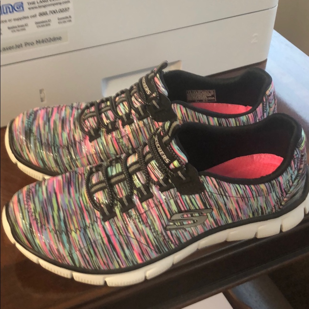 Skechers sneakers size 7.5